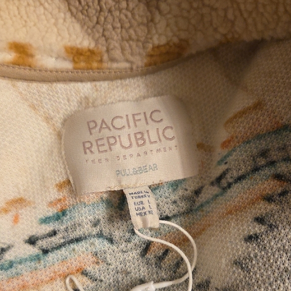 EUC Pull & Bear Sherpa Aztec Jacket - Picture 2 of 7